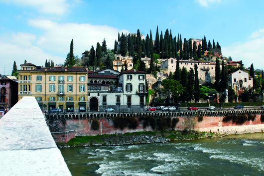Blick auf das Castel San Pietro in Verona.