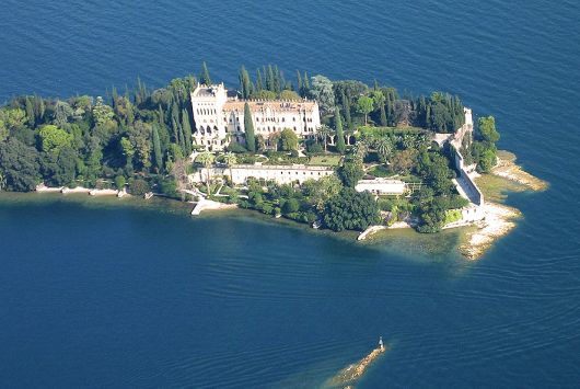Isola del Garda aus der Luft Isola del Garda aus der Luft